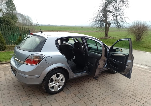 Opel Astra cena 12950 przebieg: 221000, rok produkcji 2008 z Bodzentyn małe 56
